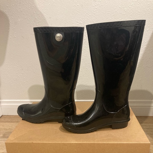 UGG rain boots - Picture 2 of 3